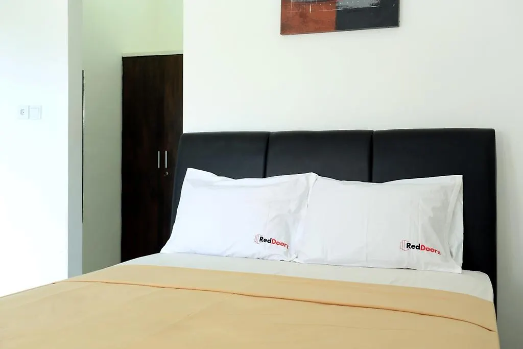 فندق Reddoorz @ Raya Seminyak 3*, سمينياك