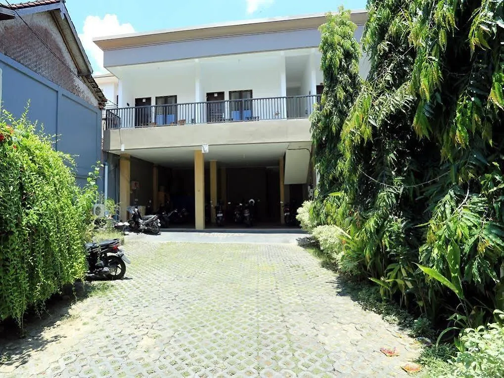 فندق Reddoorz @ Raya Seminyak 3*, سمينياك